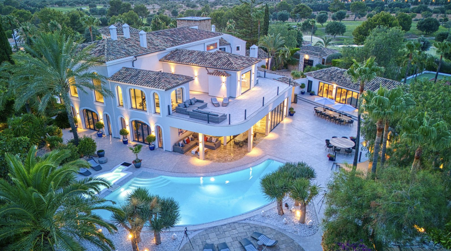 Palma luxury penthouse representing Majorca's €3M+ property market for 2025-2026 investment analysis